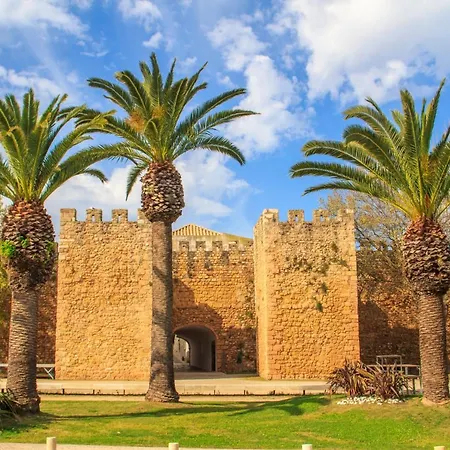 Sea View By & Marina #1869 لاغوس