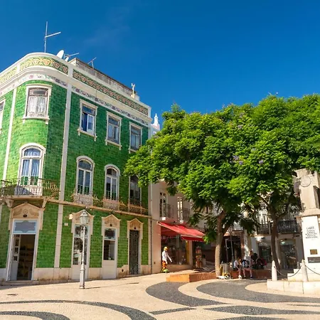 Sea View By & Marina #1869 لاغوس